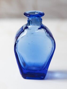 Gardener's Eden cobalt blue glass perfume bottle missing stopper - cute as vase
